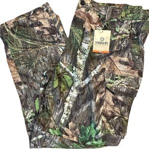 NWT. Magellan lightweight mossy oak camo men’s hunting pants. 2XL.